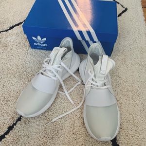 NWT Adidas Tubular Defiant Running Shoe
